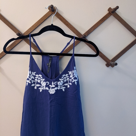 Embroidered Tank Top - Picture 2 of 7